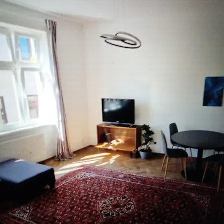 Met 2 Balkons Ae Nyaraló